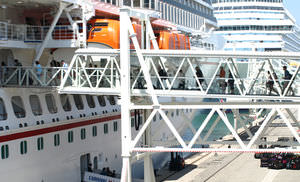 passerelle d'embarquement pour navire de croisière