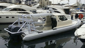 bateau pneumatique hors-bord 1