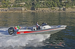 bateau pneumatique hors-bord 1