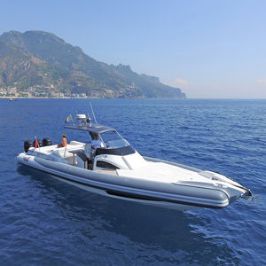 bateau pneumatique in-bord 1