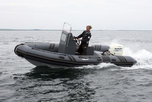 bateau de support pour la plongée