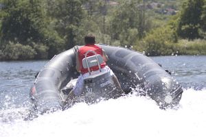bateau de support pour la plongée 1