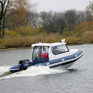 bateau pneumatique hors-bord