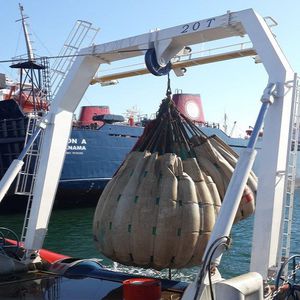 châssis de treuillage pour navire pour navire de recherche océanographique