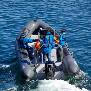 bateau de surveillance 1
