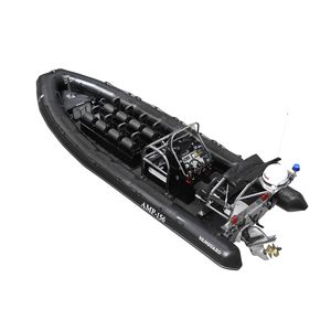 bateau de support pour la plongée 1