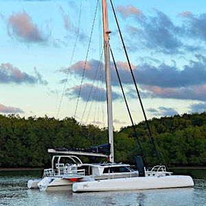sailing-yacht trimaran