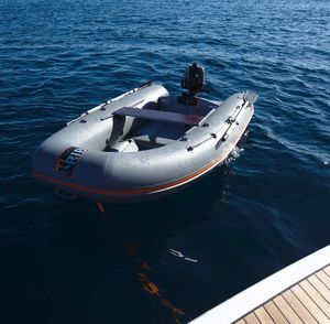bateau pneumatique hors-bord 1