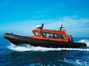 bateau de recherches et d'études