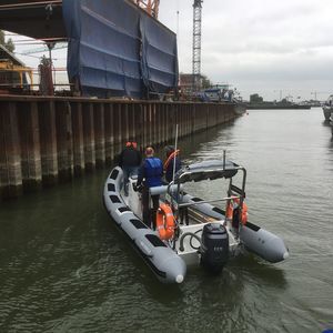 bateau de transport de personnel