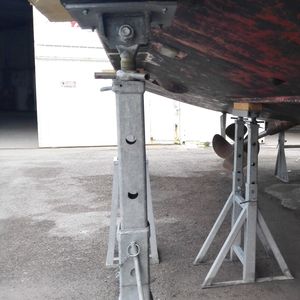 pieds de mise sur cale pour bateaux
