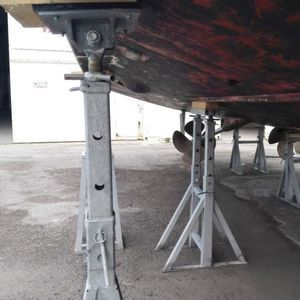 pied de mise sur cale pour bateau 1