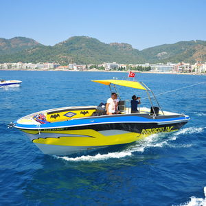 bateau de parachute ascensionnel in-bord