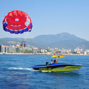 bateau de parachute ascensionnel in-bord