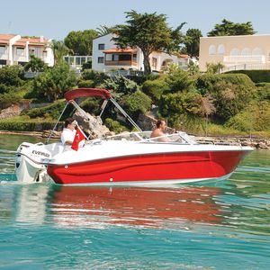runabout hors-bord / bow-rider / de sport / max. 6 personnes