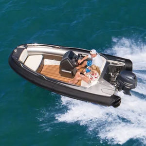 bateau pneumatique hors-bord 1