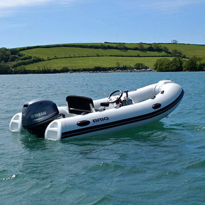 bateau pneumatique hors-bord