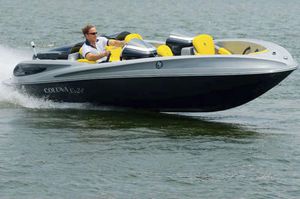 runabout hydrojet / bow-rider / à double console / max. 6 personnes