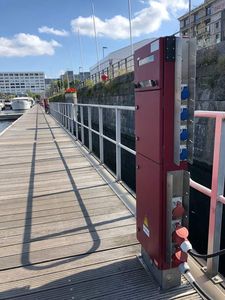 borne de distribution électrique