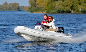 bateau pneumatique hors-bord 1