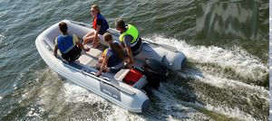 bateau pneumatique hors-bord 1