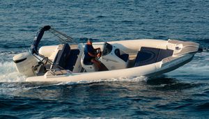 bateau pneumatique essence