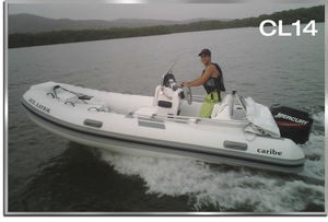 bateau pneumatique hors-bord