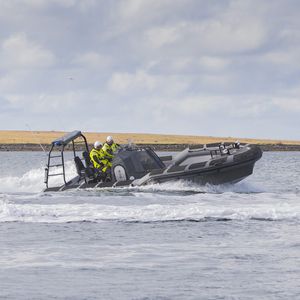 bateau de surveillance