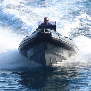bateau pneumatique hors-bord 1