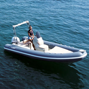 bateau pneumatique hors-bord 1
