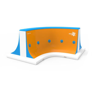 jeu aquatique mur d'escalade