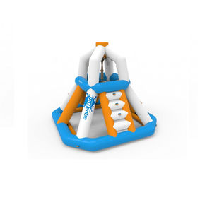 jeu aquatique mur d'escalade