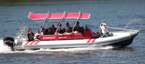 bateau pneumatique hors-bord