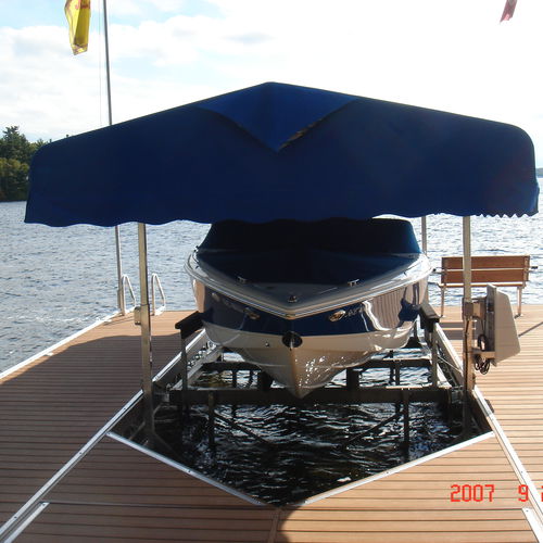 Ascenseur à bateaux - Cantilever - R & J Machine - monté sur ponton / en aluminium