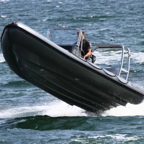 Bateau pneumatique hors-bord - 5.4M  - Tornado Boats International ApS - RIB / open / à console centrale