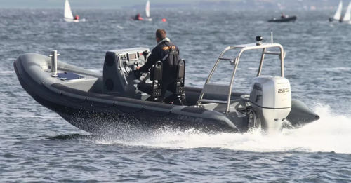 Bateau pneumatique hors-bord - 6.8M  - Tornado Boats International ApS - RIB / open / à console centrale