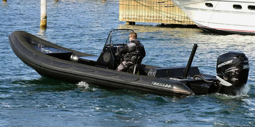 Bateau pneumatique hors-bord - 7.8M  - Tornado Boats International ApS - RIB / open / à console centrale