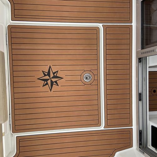 Revêtement de pont antidérapant - Deckfab - habillage de cockpit / en teck synthétique / aspect teck