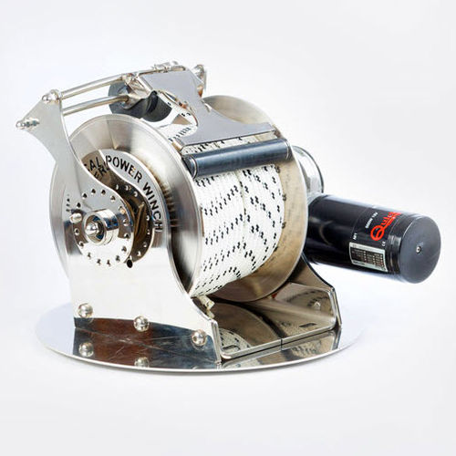Treuil pour bateau - UFFW 2600 - Universal Free Fall Winch Pty Ltd - pour manoeuvre d'ancre / à moteur électrique / tambour simple