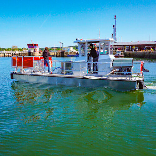 Bateau de travail - Waste Cleaner 92 - Efinor Sea Cleaner - barge de travail / bateau de récupération des hydrocarbures / barge de récupération des déchets