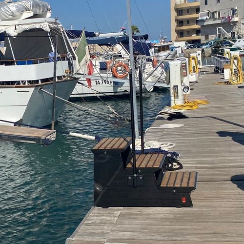 Marche d'embarquement pliable - DS.13-800.00 - CARBON EQUIPMENT ltd