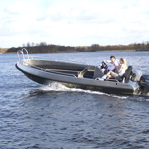 Coque open hors-bord - 555 - Alufleet B.V. - à console centrale / pour base de loisirs / en aluminium