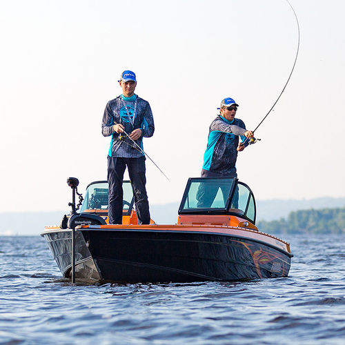Bay boat hors-bord - 555 SPORT ANGLER - BoatLab LLC - à double console / de pêche sportive / en aluminium