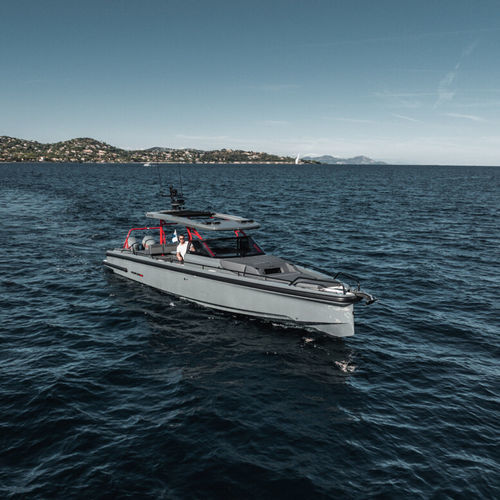 Vedette hors-bord - Shadow 1000 Sun-Top Phantom - Brabus Marine - bimoteur / open / max. 12 personnes