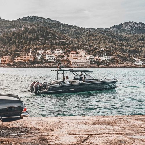Vedette hors-bord - Shadow 900 Sun-Top Deep Blue - Brabus Marine - bimoteur / open / haute performance