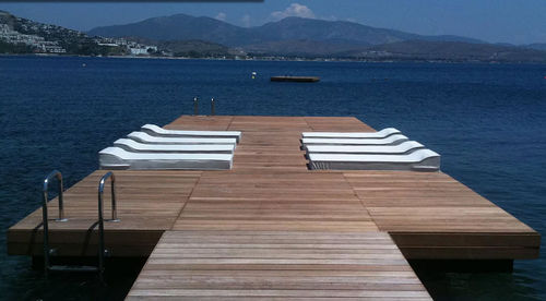 Plateforme flottante - ASAKUA AQUACULTURE & MARINE EQUIPMENTS - pour marina / modulable / en teck