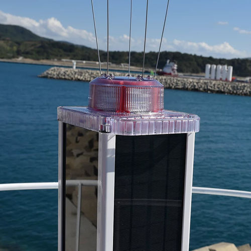 Feu de signalisation pour balise - ASAKUA AQUACULTURE & MARINE EQUIPMENTS - à LED / rouge / solaire