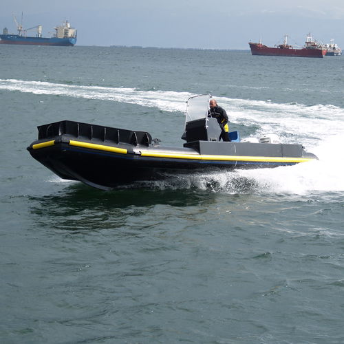 Bateau pour l'aquaculture - akuakare - hors-bord / en HDPE