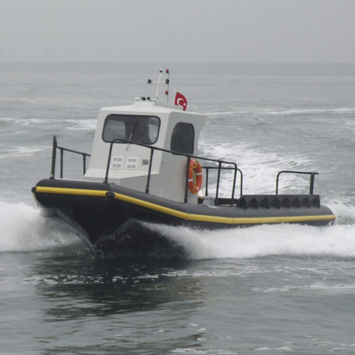 Bateau pour l'aquaculture - akuakare - in-bord / en HDPE