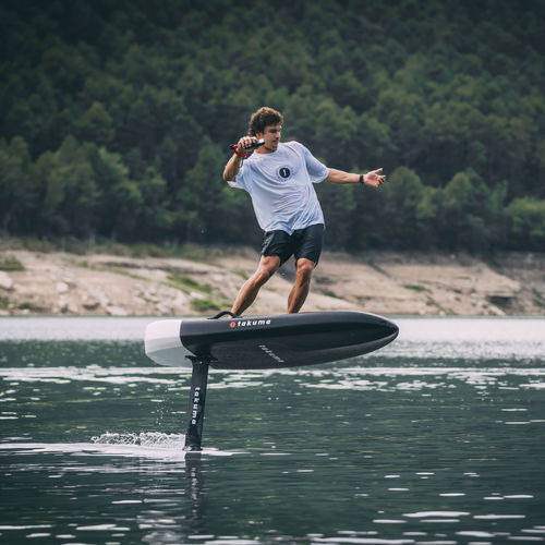 Planche efoil en fibre de carbone - Takuma - sur batterie